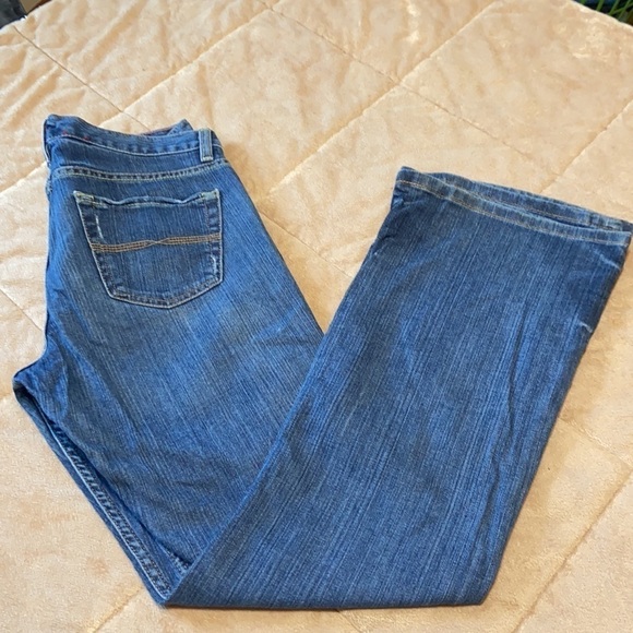 Denim laboratory flare leg Jean - Picture 5 of 9